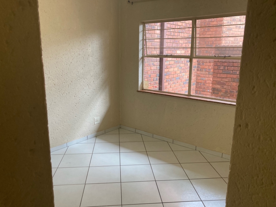 To Let 2 Bedroom Property for Rent in Windsor East Gauteng