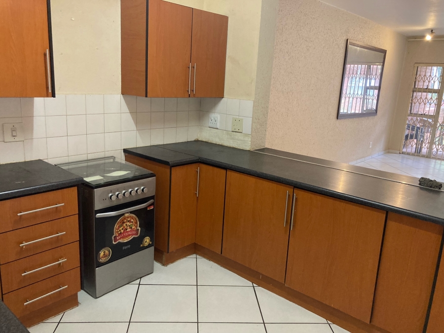 To Let 2 Bedroom Property for Rent in Windsor East Gauteng