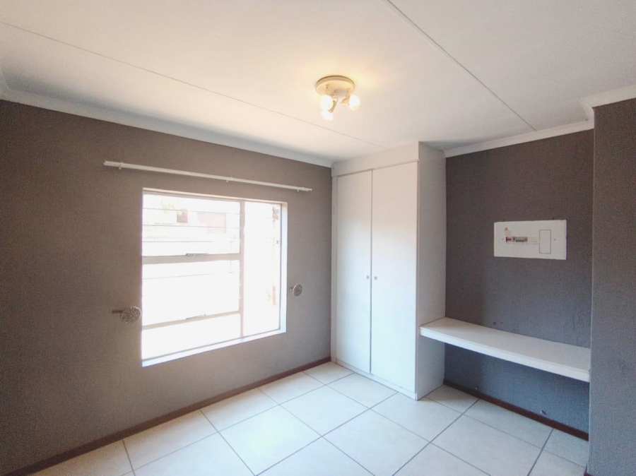 2 Bedroom Property for Sale in Honeypark Gauteng