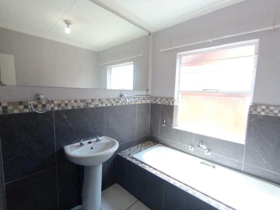 2 Bedroom Property for Sale in Honeypark Gauteng