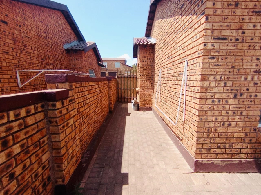 2 Bedroom Property for Sale in Honeypark Gauteng