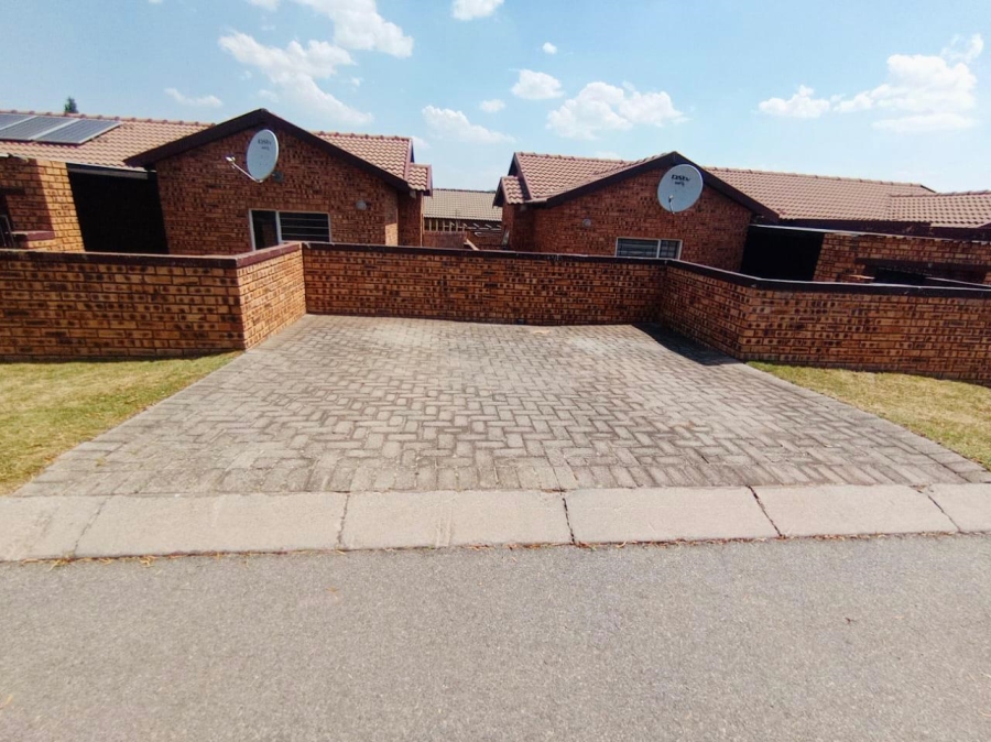 2 Bedroom Property for Sale in Honeypark Gauteng