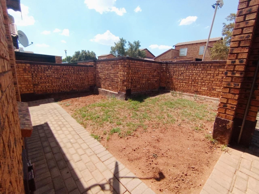 2 Bedroom Property for Sale in Honeypark Gauteng