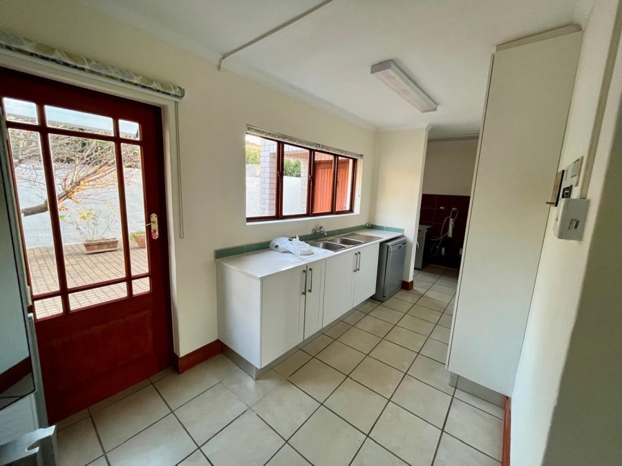 To Let 4 Bedroom Property for Rent in Silver Lakes Golf Estate Gauteng