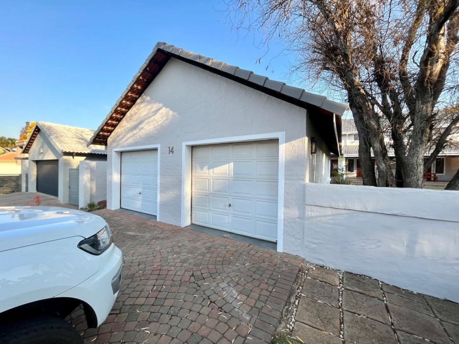 To Let 4 Bedroom Property for Rent in Silver Lakes Golf Estate Gauteng