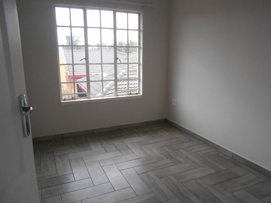 To Let 2 Bedroom Property for Rent in Beyers Park Gauteng