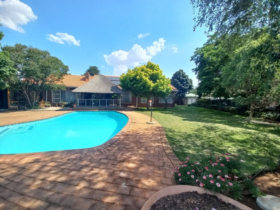 5 Bedroom Property for Sale in Kenleaf Gauteng