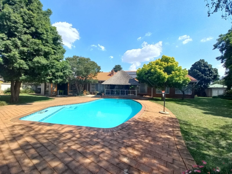 5 Bedroom Property for Sale in Kenleaf Gauteng