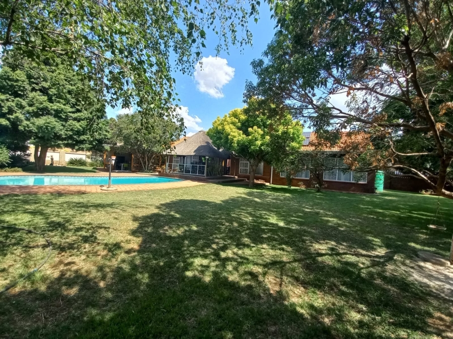 5 Bedroom Property for Sale in Kenleaf Gauteng