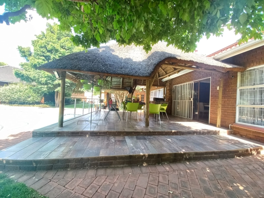 5 Bedroom Property for Sale in Kenleaf Gauteng