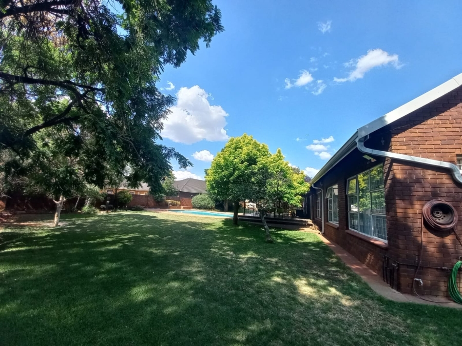 5 Bedroom Property for Sale in Kenleaf Gauteng