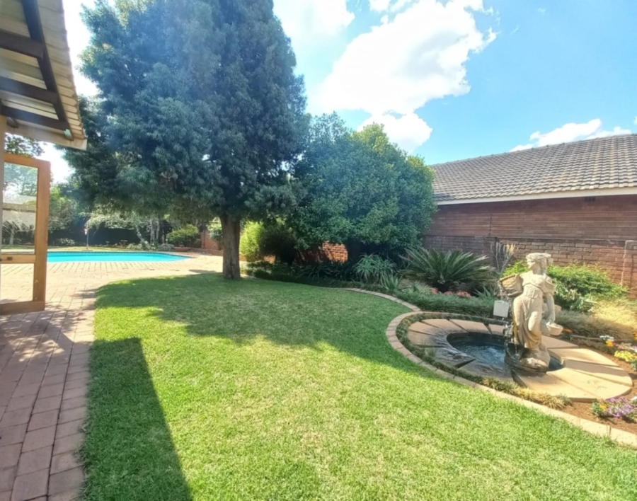 5 Bedroom Property for Sale in Kenleaf Gauteng