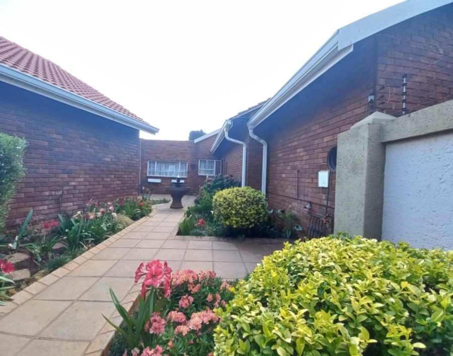 5 Bedroom Property for Sale in Kenleaf Gauteng