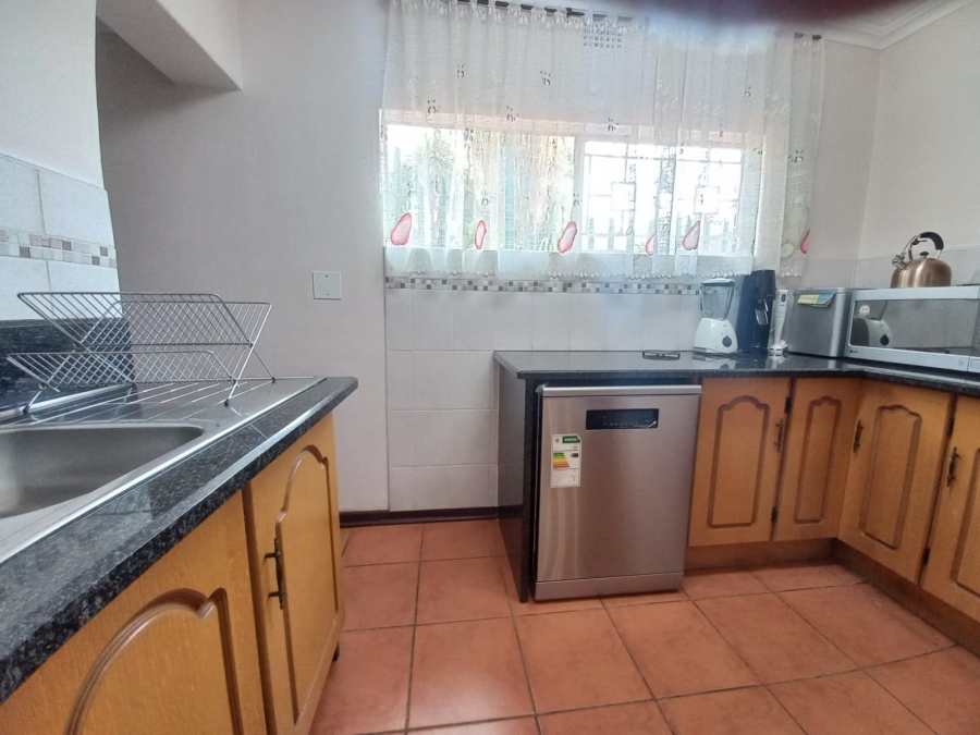 5 Bedroom Property for Sale in Kenleaf Gauteng