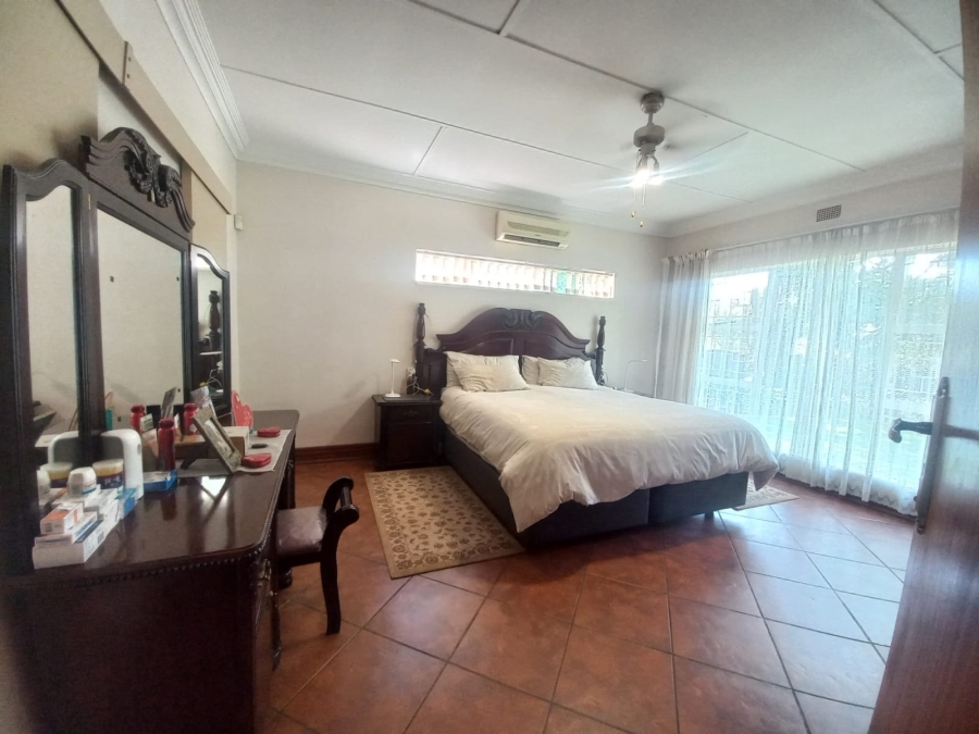 5 Bedroom Property for Sale in Kenleaf Gauteng