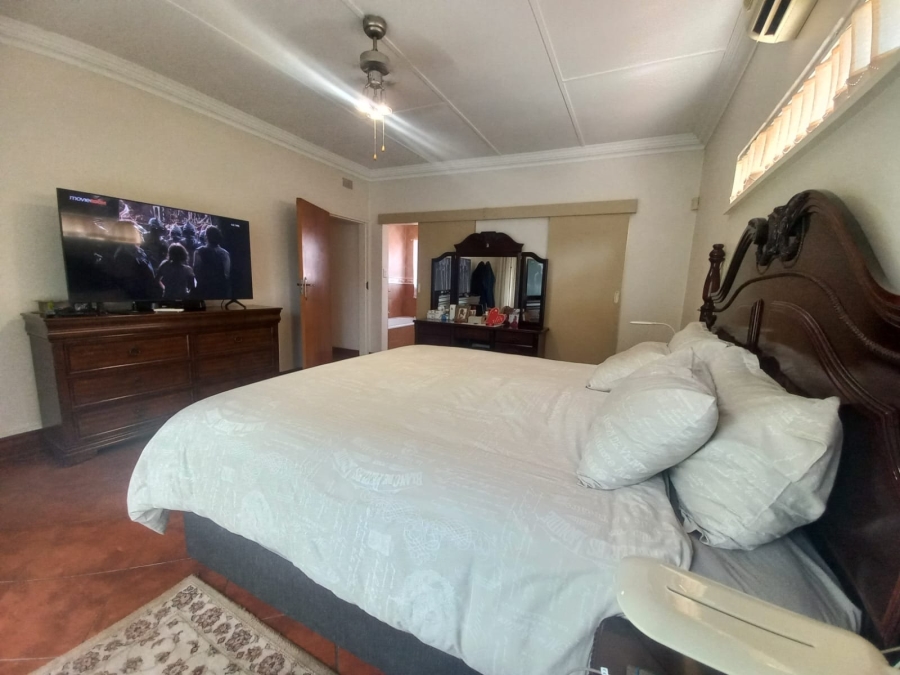 5 Bedroom Property for Sale in Kenleaf Gauteng