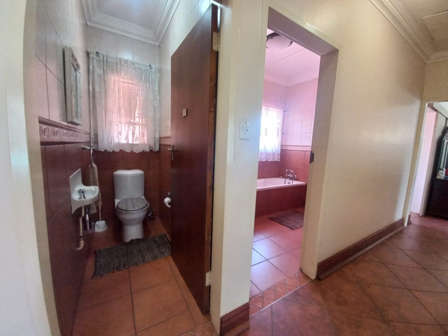 5 Bedroom Property for Sale in Kenleaf Gauteng