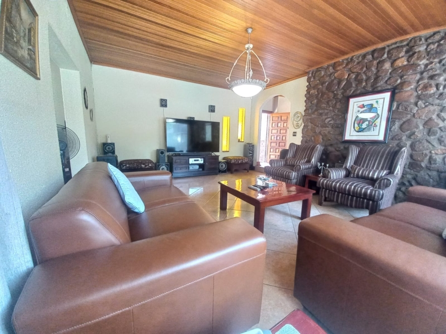 5 Bedroom Property for Sale in Kenleaf Gauteng