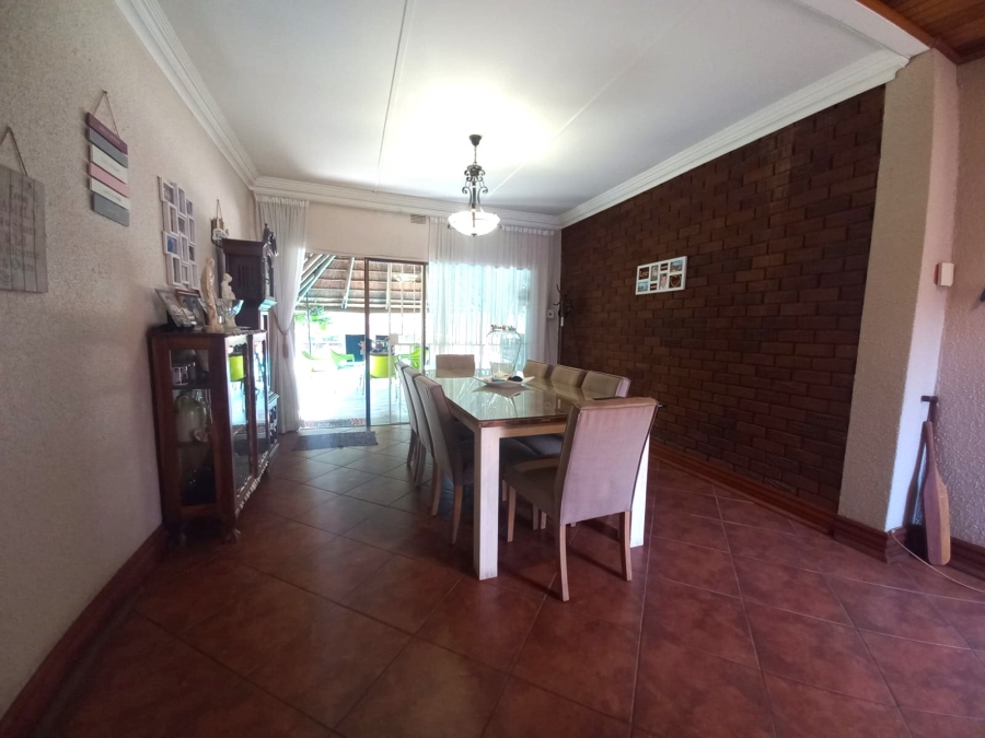 5 Bedroom Property for Sale in Kenleaf Gauteng