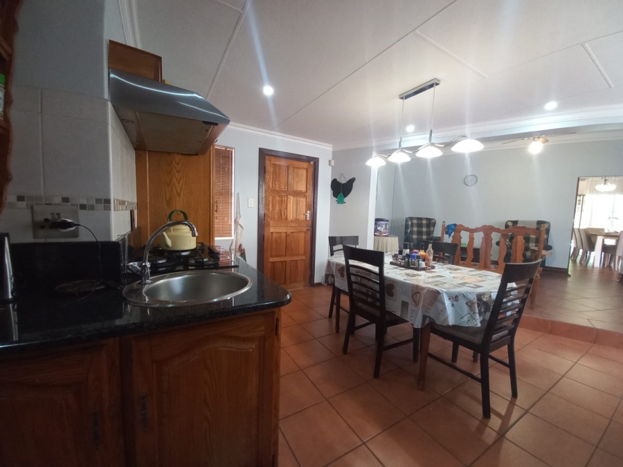 5 Bedroom Property for Sale in Kenleaf Gauteng