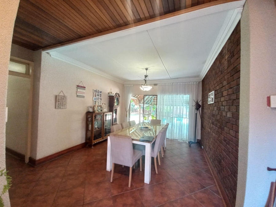 5 Bedroom Property for Sale in Kenleaf Gauteng