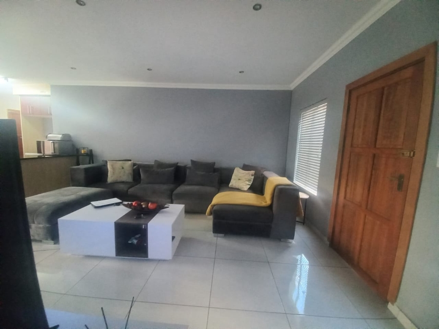 3 Bedroom Property for Sale in Sonneveld Gauteng