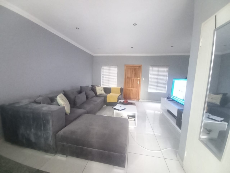 3 Bedroom Property for Sale in Sonneveld Gauteng