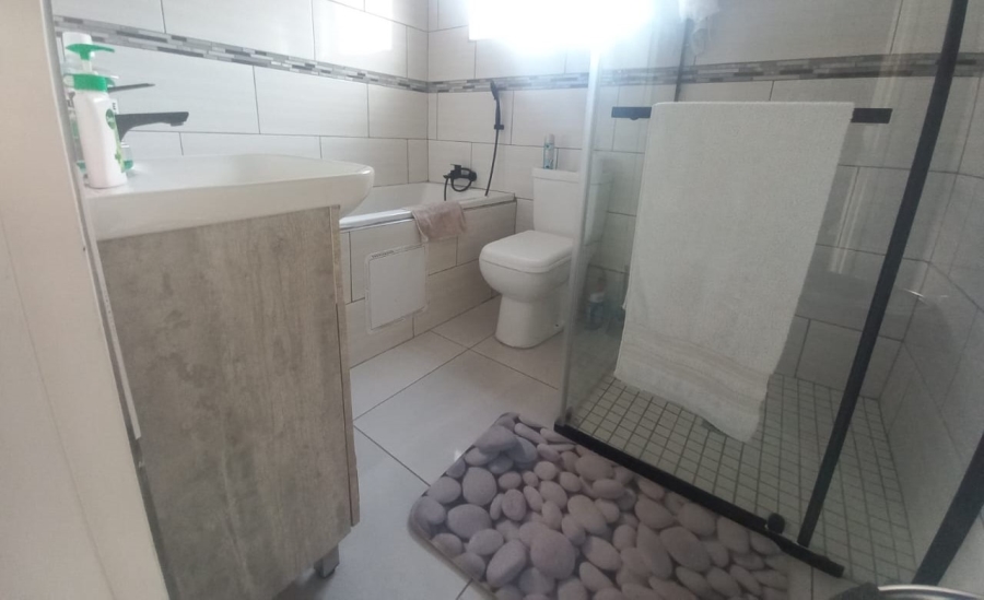 3 Bedroom Property for Sale in Sonneveld Gauteng