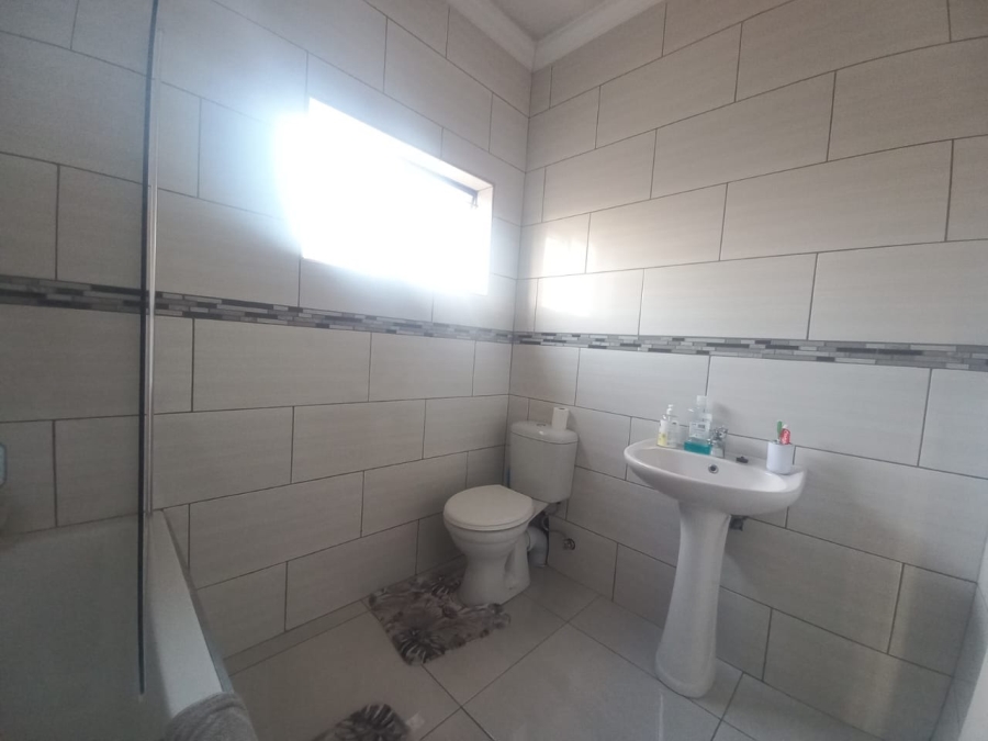 3 Bedroom Property for Sale in Sonneveld Gauteng