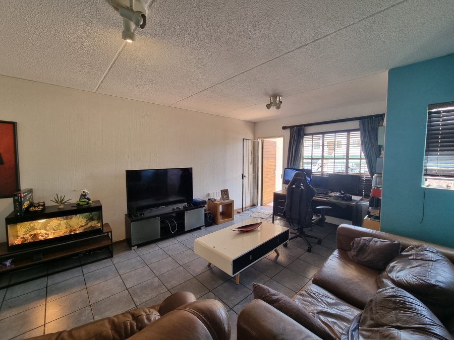 2 Bedroom Property for Sale in Marais Steyn Park Gauteng