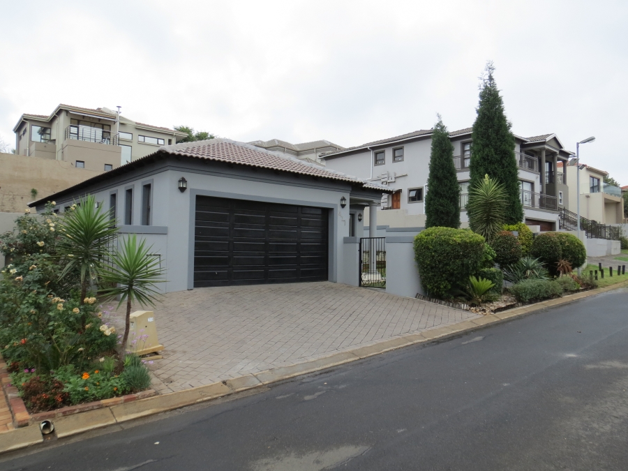 3 Bedroom Property for Sale in Greenstone Hill Gauteng