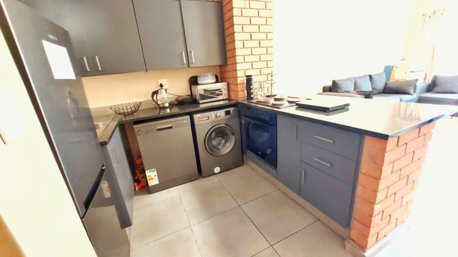 2 Bedroom Property for Sale in Vorna Valley Gauteng