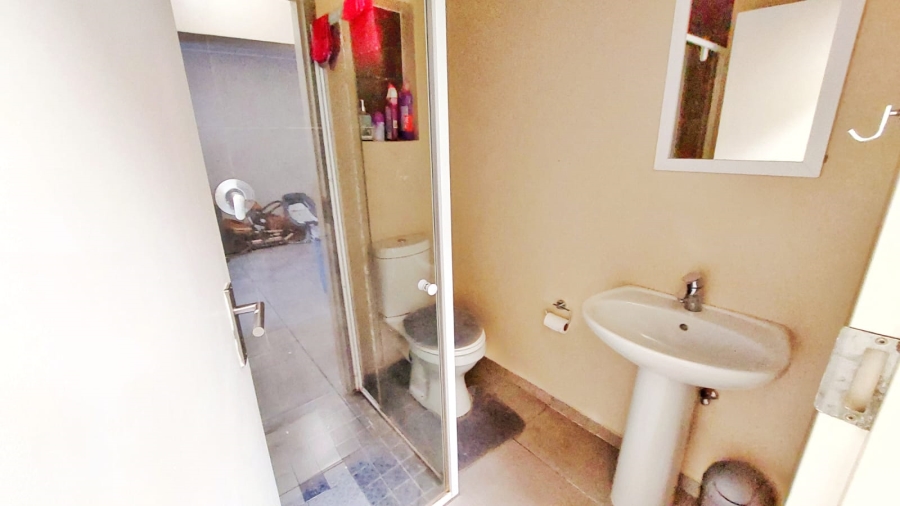 2 Bedroom Property for Sale in Vorna Valley Gauteng