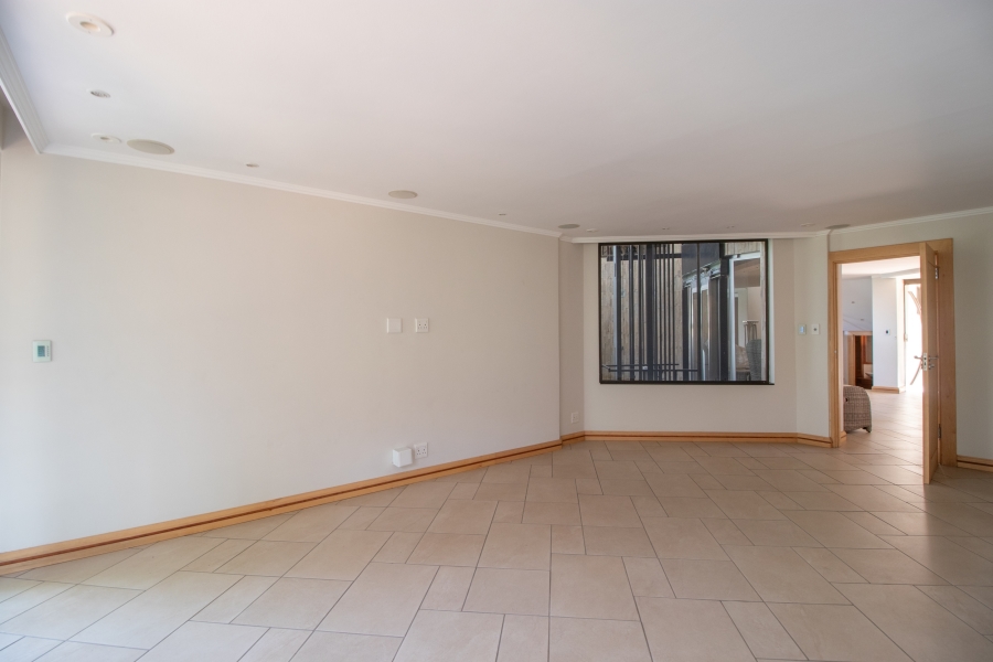 6 Bedroom Property for Sale in Woodhill Estate Gauteng