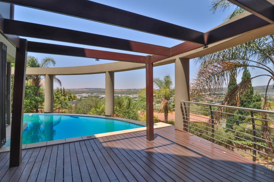 6 Bedroom Property for Sale in Woodhill Estate Gauteng