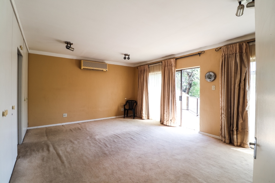 6 Bedroom Property for Sale in Lochvaal Gauteng