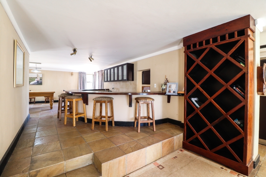 6 Bedroom Property for Sale in Lochvaal Gauteng