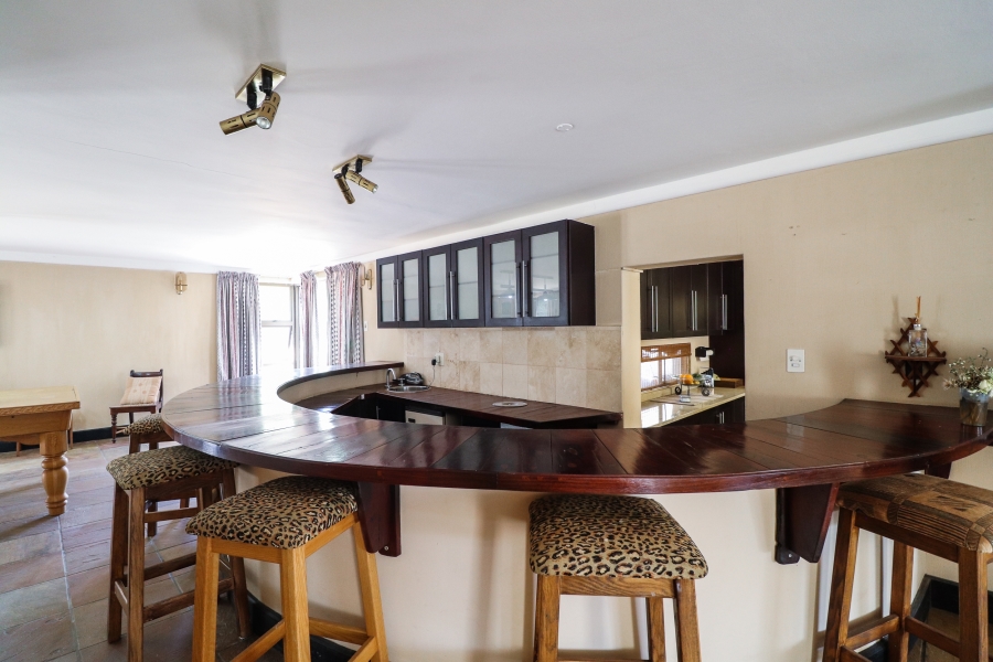 6 Bedroom Property for Sale in Lochvaal Gauteng