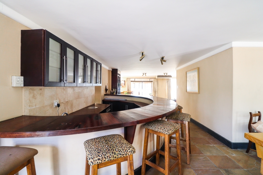 6 Bedroom Property for Sale in Lochvaal Gauteng