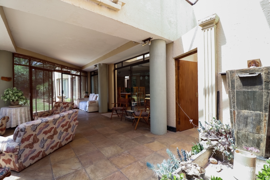 6 Bedroom Property for Sale in Lochvaal Gauteng