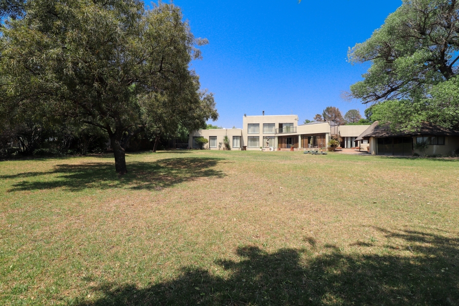 6 Bedroom Property for Sale in Lochvaal Gauteng