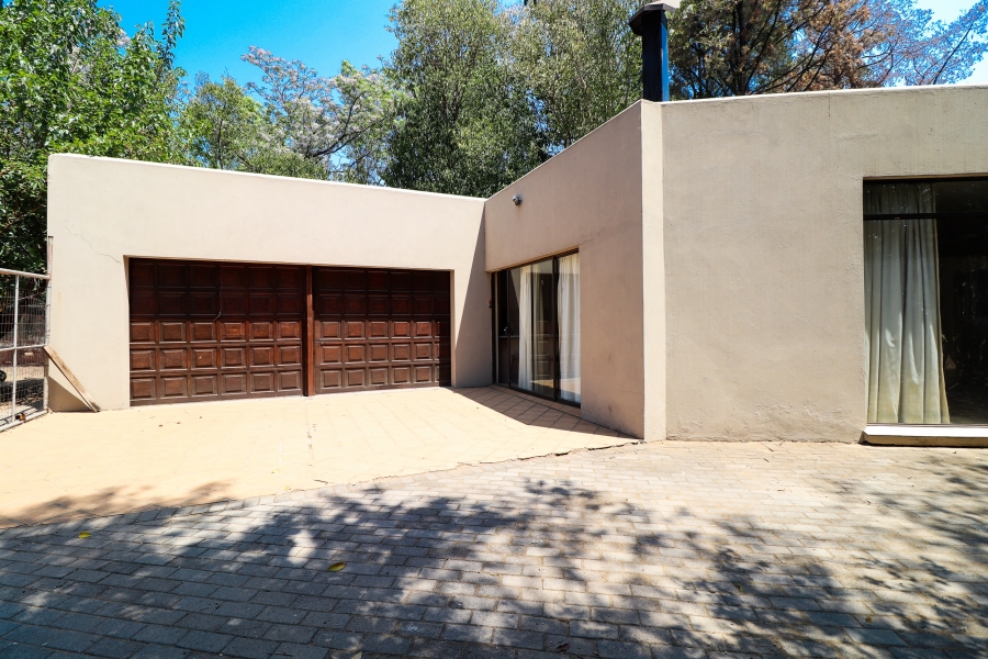 6 Bedroom Property for Sale in Lochvaal Gauteng