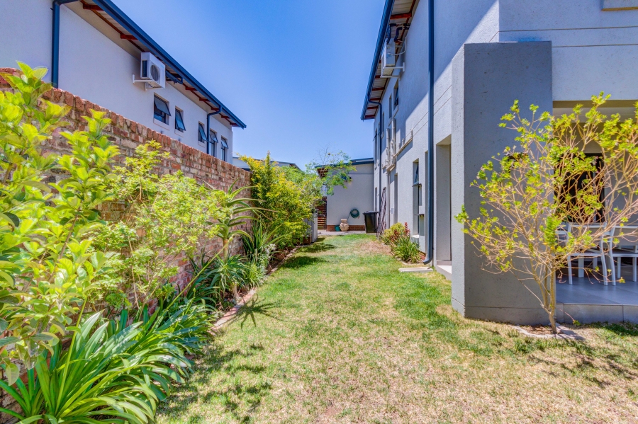 3 Bedroom Property for Sale in Crowthorne AH Gauteng