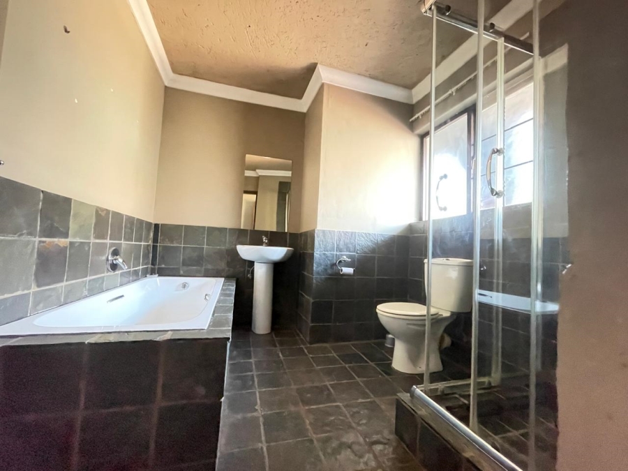 To Let 2 Bedroom Property for Rent in Noordwyk Gauteng