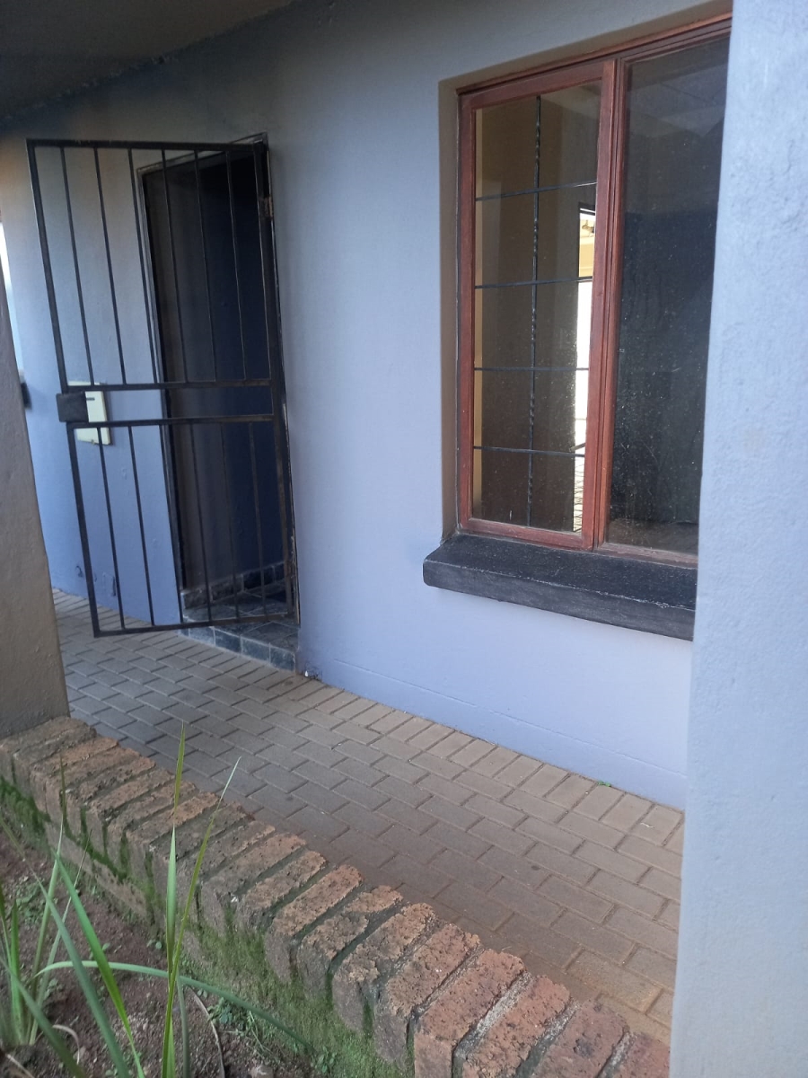 To Let 2 Bedroom Property for Rent in Noordwyk Gauteng