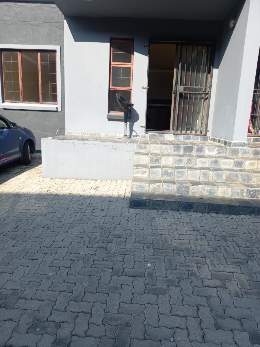 To Let 2 Bedroom Property for Rent in Noordwyk Gauteng