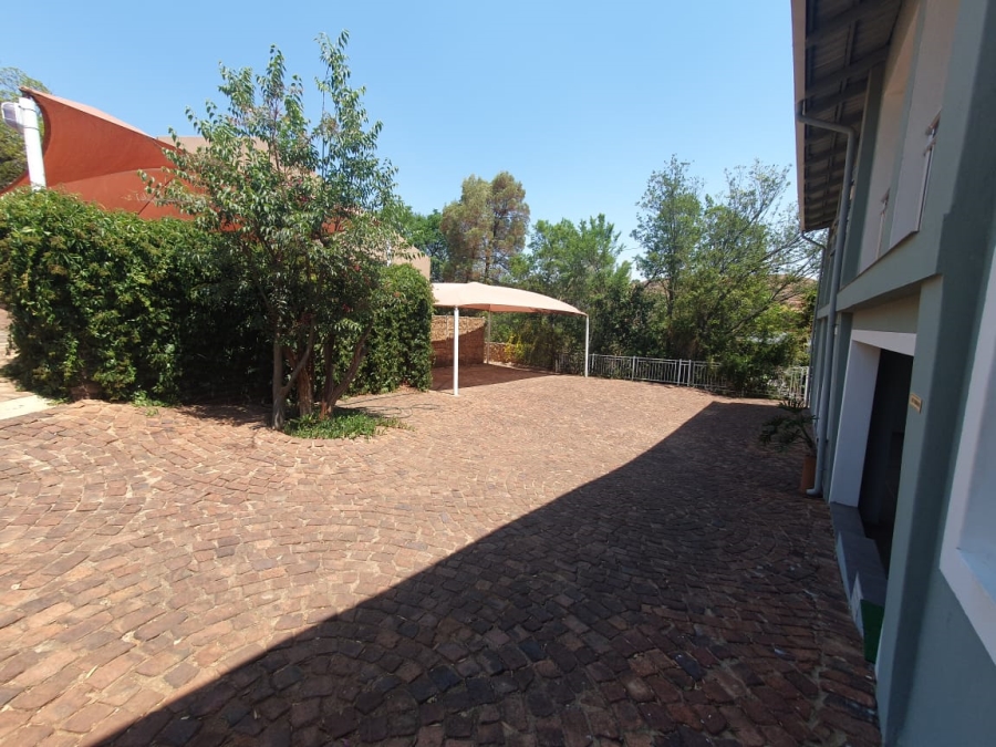 To Let 2 Bedroom Property for Rent in Wilro Park Gauteng