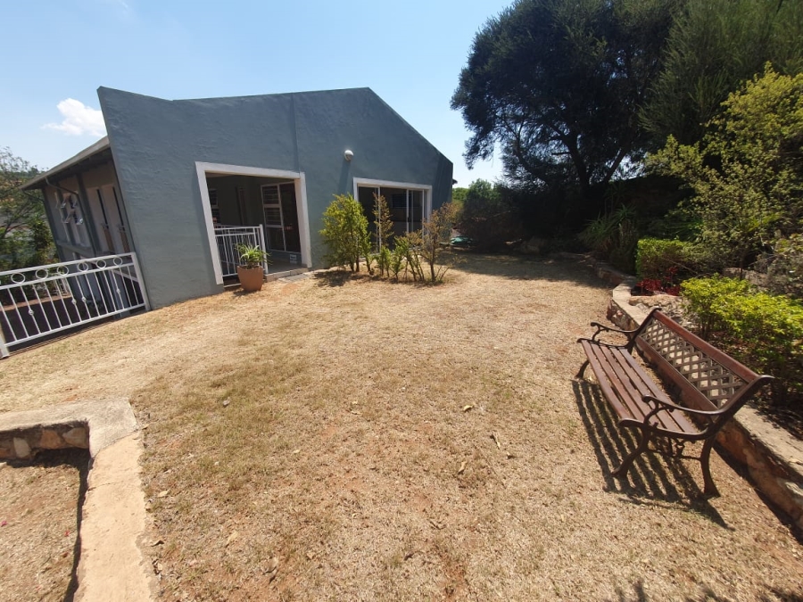 To Let 2 Bedroom Property for Rent in Wilro Park Gauteng