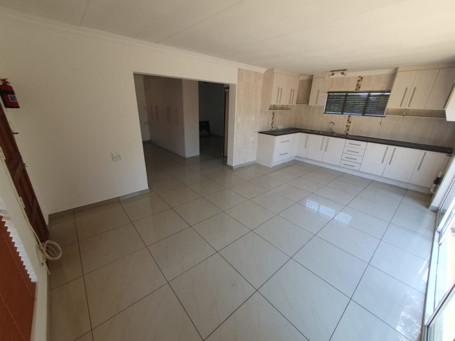 To Let 2 Bedroom Property for Rent in Wilro Park Gauteng