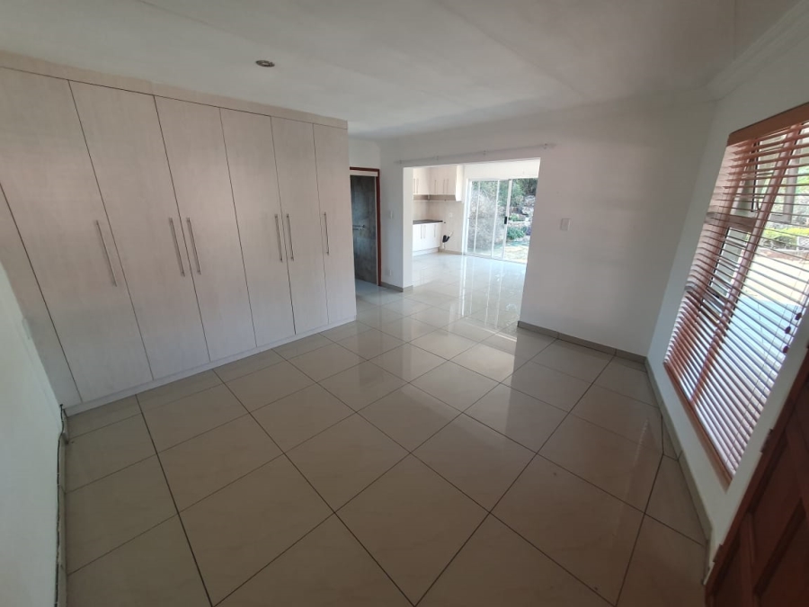 To Let 2 Bedroom Property for Rent in Wilro Park Gauteng